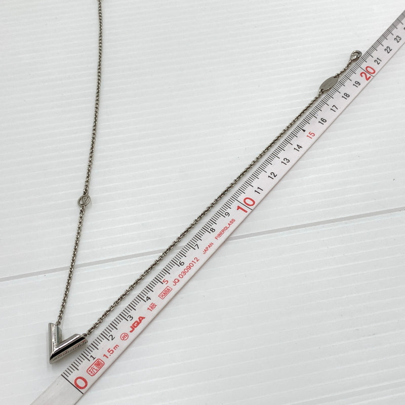 【中古品】【メンズ/レディース】 LOUIS VUITTON ルイ・ヴィトン M63197 エセンシャル V ネックレス LVサークルチャーム Vシグネチャー 179-260727-ko-13-tei カラー：シルバー 万代Net店