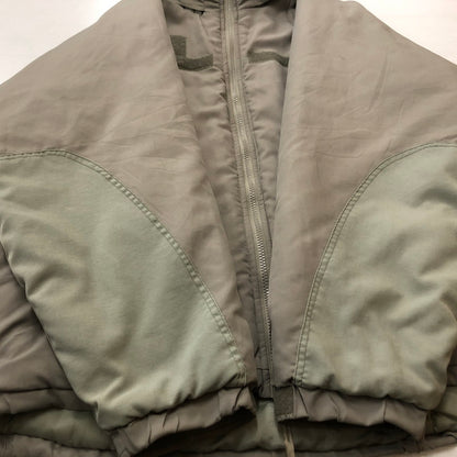 【中古品】【メンズ】 US.ARMY アメリカ軍 PARKA EXTREME COLD WEATHER GEN3 LEVEL7 W911QY-07-D-0003 パーカー エクストリーム コールド ウェザー ジーイーエヌ3 レベル7 アウター 第三世代 145-260727-sa-08-tei サイズ：M カラー：カーキ 万代Net店