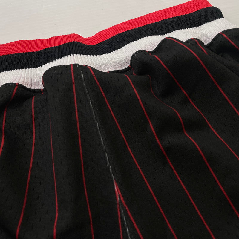 【中古品】【メンズ】 MITCHELL & NESS ミッチェル アンド ネス CHICAGO BULLS 1996-97 ALTERNATE AUTHENTIC SHORTS シカゴ ブルズ 1996-97 オルタネイト オーセンティック ショーツ ボトムス 短パン 159-260728-sa-02-tei サイズ：S カラー：ブラック 万代Net店