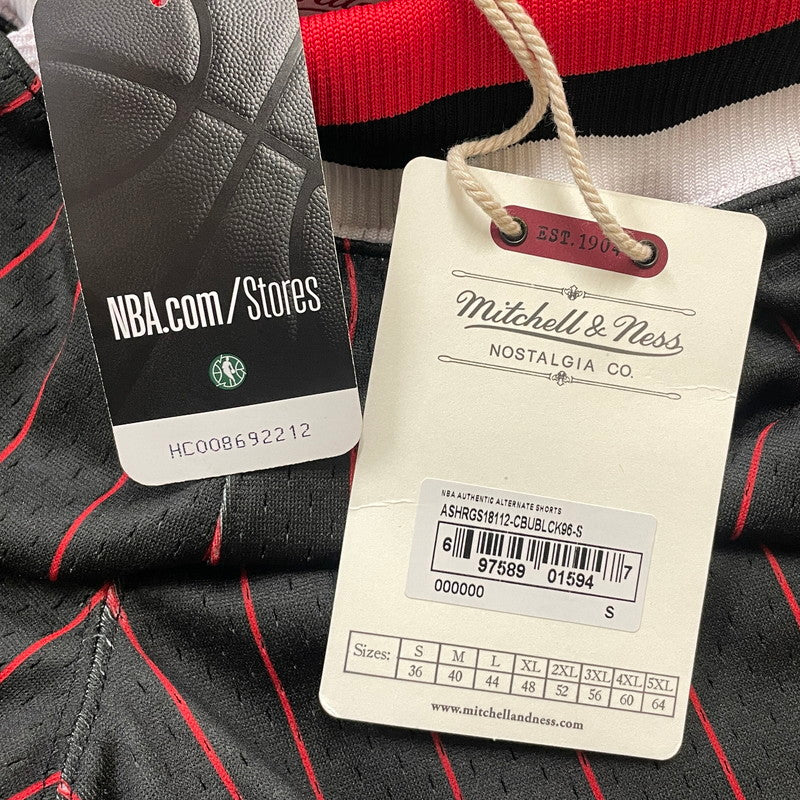 【中古品】【メンズ】 MITCHELL & NESS ミッチェル アンド ネス CHICAGO BULLS 1996-97 ALTERNATE AUTHENTIC SHORTS シカゴ ブルズ 1996-97 オルタネイト オーセンティック ショーツ ボトムス 短パン 159-260728-sa-02-tei サイズ：S カラー：ブラック 万代Net店
