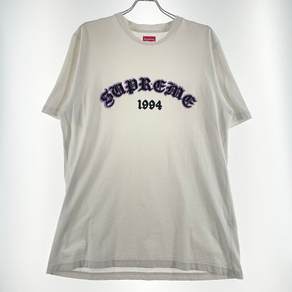 【現状渡し品】【メンズ】 SUPREME シュプリーム 22SS OLD ENGLISH GLOW S/S TEE 2022年春夏 オールド イングリッシュ ショートスリーブ Tシャツ 半袖 トップス 149-260728-sa-10-tei サイズ：L カラー：ホワイト 万代Net店