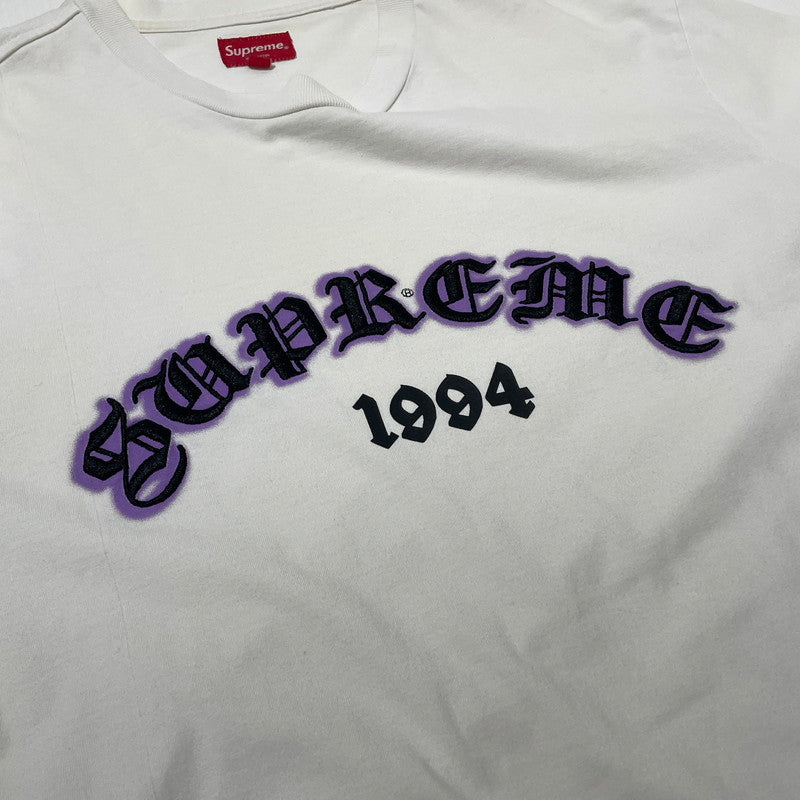 【現状渡し品】【メンズ】 SUPREME シュプリーム 22SS OLD ENGLISH GLOW S/S TEE 2022年春夏 オールド イングリッシュ ショートスリーブ Tシャツ 半袖 トップス 149-260728-sa-10-tei サイズ：L カラー：ホワイト 万代Net店