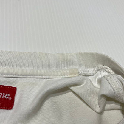 【現状渡し品】【メンズ】 SUPREME シュプリーム 22SS OLD ENGLISH GLOW S/S TEE 2022年春夏 オールド イングリッシュ ショートスリーブ Tシャツ 半袖 トップス 149-260728-sa-10-tei サイズ：L カラー：ホワイト 万代Net店