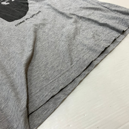 【中古品】【メンズ】 COMME des GARCONS コムデギャルソン AI WEIWEI S/S TEE アイ ウェイウェイ ショートスリーブ Tシャツ 半袖 トップス 140-260808-ko-10-tei サイズ：M カラー：グレー 万代Net店