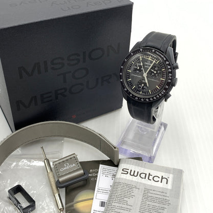 【現状渡し品】【メンズ】 SWATCH スウォッチ × OMEGA オメガ 別注 コラボ MOONSWATCH MISSION TO MERCURY S033A100 ムーンスウォッチ ミッション トゥ マーキュリー 腕時計 197-260801-ko-06-tei カラー：グレーブラック 万代Net店