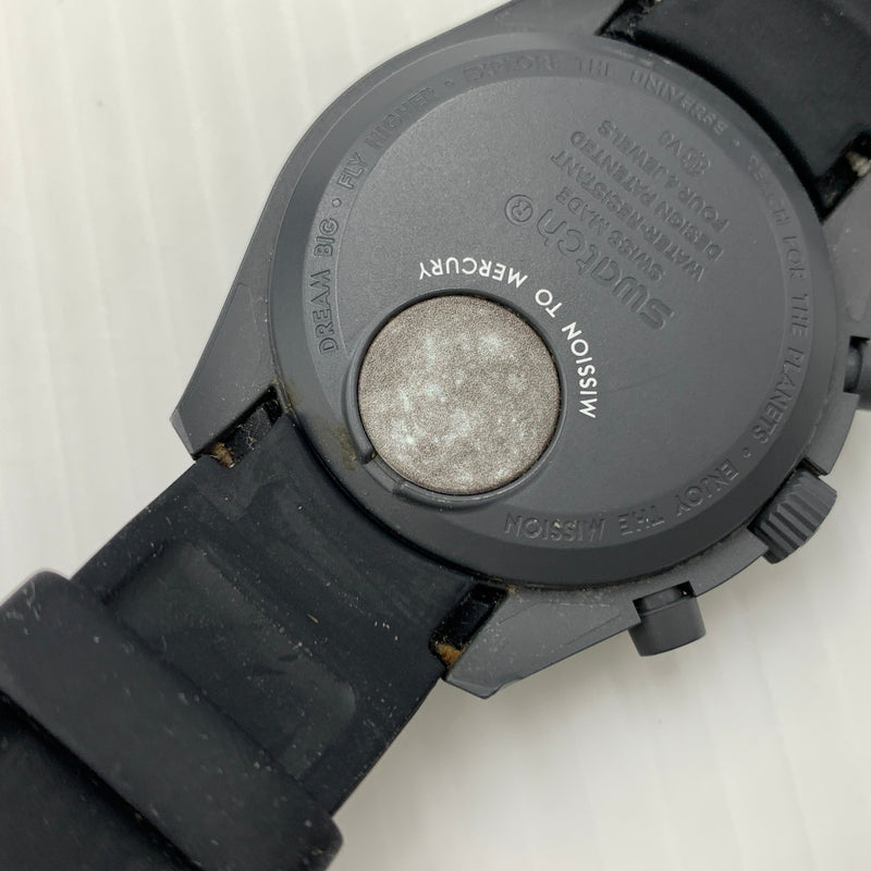 【現状渡し品】【メンズ】 SWATCH スウォッチ × OMEGA オメガ 別注 コラボ MOONSWATCH MISSION TO MERCURY S033A100 ムーンスウォッチ ミッション トゥ マーキュリー 腕時計 197-260801-ko-06-tei カラー：グレーブラック 万代Net店