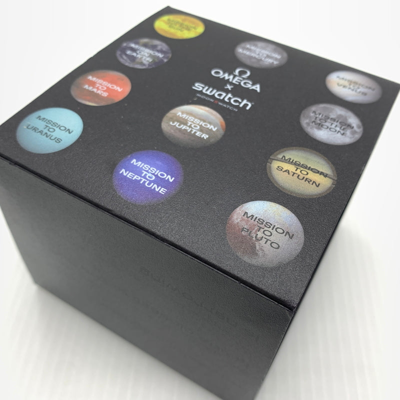 【現状渡し品】【メンズ】 SWATCH スウォッチ × OMEGA オメガ 別注 コラボ MOONSWATCH MISSION TO MERCURY S033A100 ムーンスウォッチ ミッション トゥ マーキュリー 腕時計 197-260801-ko-06-tei カラー：グレーブラック 万代Net店