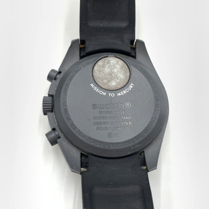 【現状渡し品】【メンズ】 SWATCH スウォッチ × OMEGA オメガ 別注 コラボ MOONSWATCH MISSION TO MERCURY S033A100 ムーンスウォッチ ミッション トゥ マーキュリー 腕時計 197-260801-ko-06-tei カラー：グレーブラック 万代Net店