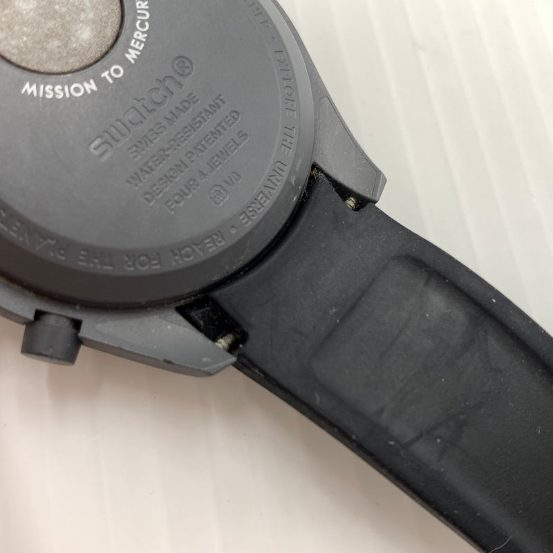 【現状渡し品】【メンズ】 SWATCH スウォッチ × OMEGA オメガ 別注 コラボ MOONSWATCH MISSION TO MERCURY S033A100 ムーンスウォッチ ミッション トゥ マーキュリー 腕時計 197-260801-ko-06-tei カラー：グレーブラック 万代Net店