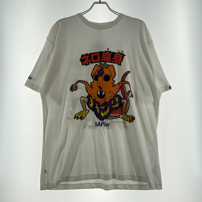 【中古品】【メンズ】 SAPEUR サプール × BIKKURIMANN ビックリマン 別注コラボ NERO S/S TEE ネロ 魔身 ショートスリーブ Tシャツ 半袖 トップス 142-260731-sa-11-tei サイズ：XL カラー：ホワイト 万代Net店