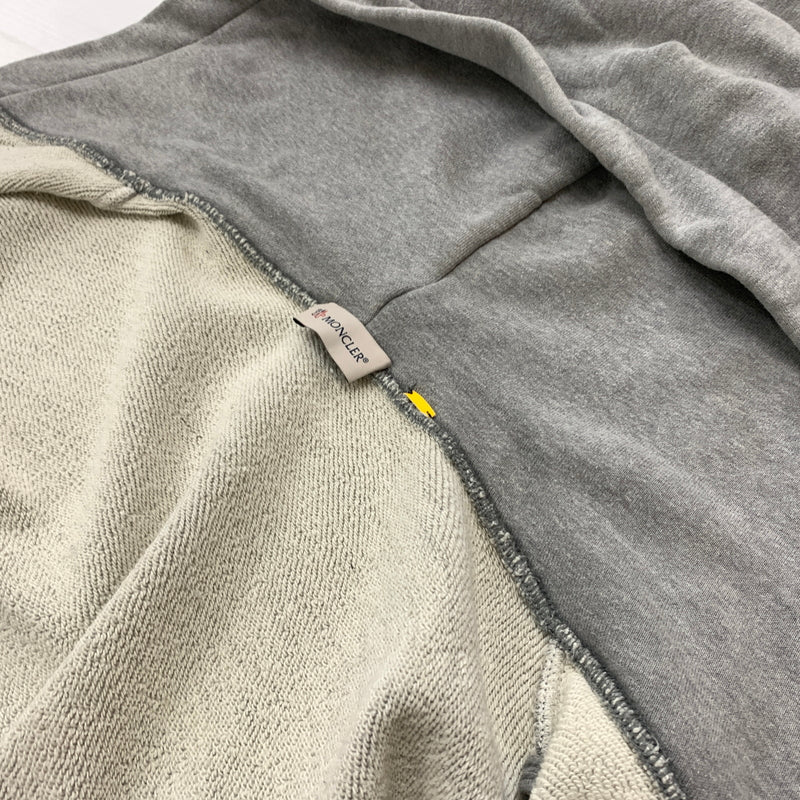 【中古品】【メンズ】 MONCLER モンクレール × FRAGMENT DESIGN フラグメント デザイン 別注コラボ 18AW MAGLIA ZIP HOODIE D209U8400450 809CB 2018年秋冬 マリア ジップ フーディ パーカー 141-260730-sa-10-tei サイズ：M カラー：グレー 万代Net店