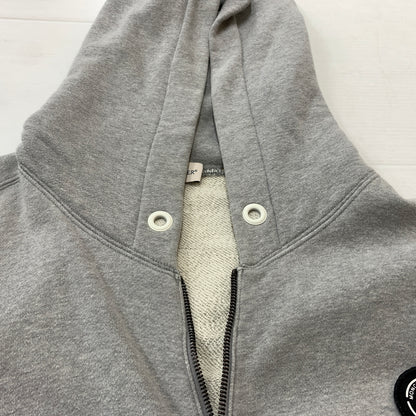 【中古品】【メンズ】 MONCLER モンクレール × FRAGMENT DESIGN フラグメント デザイン 別注コラボ 18AW MAGLIA ZIP HOODIE D209U8400450 809CB 2018年秋冬 マリア ジップ フーディ パーカー 141-260730-sa-10-tei サイズ：M カラー：グレー 万代Net店