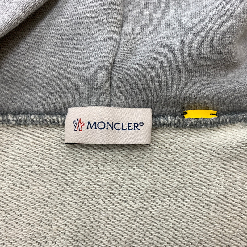 【中古品】【メンズ】 MONCLER モンクレール × FRAGMENT DESIGN フラグメント デザイン 別注コラボ 18AW MAGLIA ZIP HOODIE D209U8400450 809CB 2018年秋冬 マリア ジップ フーディ パーカー 141-260730-sa-10-tei サイズ：M カラー：グレー 万代Net店