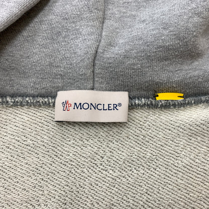 【中古品】【メンズ】 MONCLER モンクレール × FRAGMENT DESIGN フラグメント デザイン 別注コラボ 18AW MAGLIA ZIP HOODIE D209U8400450 809CB 2018年秋冬 マリア ジップ フーディ パーカー 141-260730-sa-10-tei サイズ：M カラー：グレー 万代Net店
