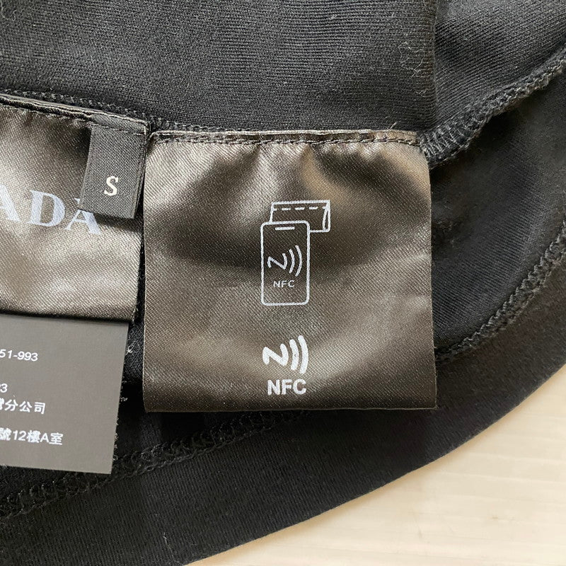 【中古品】【メンズ】 PRADA プラダ TRIANGLE LOGO S/S TEE UJN861 S232 トライアングルロゴ ショートスリーブ Tシャツ 半袖トップス 141-260803-ss-03-tei サイズ：S カラー：ブラック 万代Net店