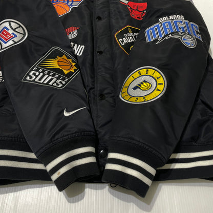 【中古品】【メンズ】 SUPREME シュプリーム× NIKE ナイキ × NBA TEAMS NBAチーム 別注コラボ 18SS WARM-UP JACKET ウォームアップ ジャケット アウター 149-260801-yo-09-tei サイズ：S カラー：ブラック 万代Net店