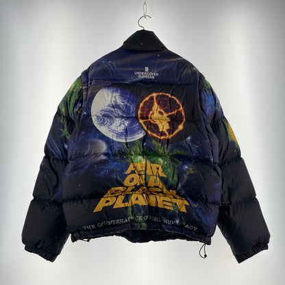 【中古品】【メンズ】 SUPREME シュプリーム × UNDERCOVER アンダーカバー × PUBLIC ENEMY パブリックエネミー 別注コラボ 18SS PUFFY JACKET パフィ ジャケット アウター 149-260801-yo-06-tei サイズ：M カラー：柄 万代Net店