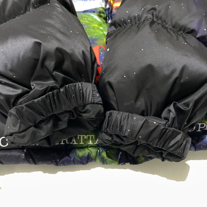 【中古品】【メンズ】 SUPREME シュプリーム × UNDERCOVER アンダーカバー × PUBLIC ENEMY パブリックエネミー 別注コラボ 18SS PUFFY JACKET パフィ ジャケット アウター 149-260801-yo-06-tei サイズ：M カラー：柄 万代Net店
