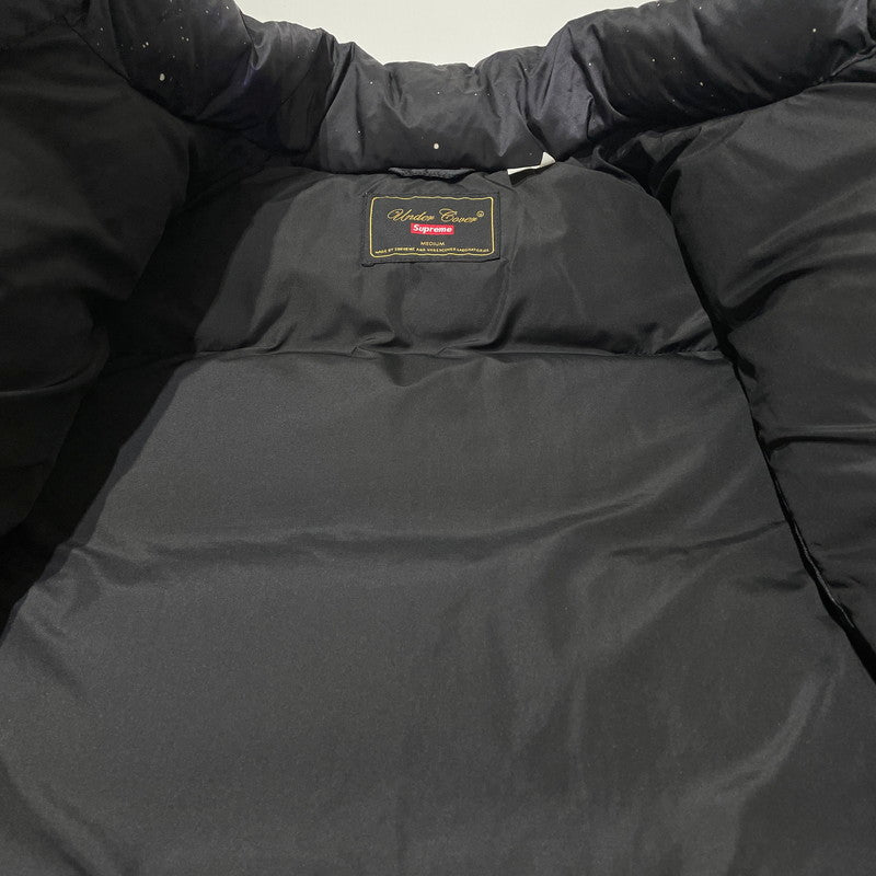 【中古品】【メンズ】 SUPREME シュプリーム × UNDERCOVER アンダーカバー × PUBLIC ENEMY パブリックエネミー 別注コラボ 18SS PUFFY JACKET パフィ ジャケット アウター 149-260801-yo-06-tei サイズ：M カラー：柄 万代Net店