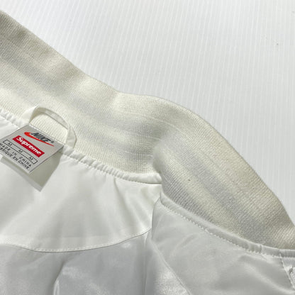【中古品】【メンズ】 SUPREME シュプリーム× NIKE ナイキ × NBA TEAMS NBAチーム 別注コラボ 18SS WARM-UP JACKET ウォームアップ ジャケット アウター 149-260801-yo-11-tei サイズ：M カラー：ホワイト 万代Net店