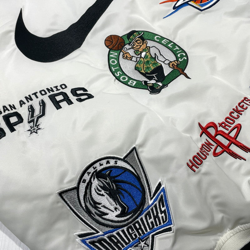 【中古品】【メンズ】 SUPREME シュプリーム× NIKE ナイキ × NBA TEAMS NBAチーム 別注コラボ 18SS WARM-UP JACKET ウォームアップ ジャケット アウター 149-260801-yo-11-tei サイズ：M カラー：ホワイト 万代Net店