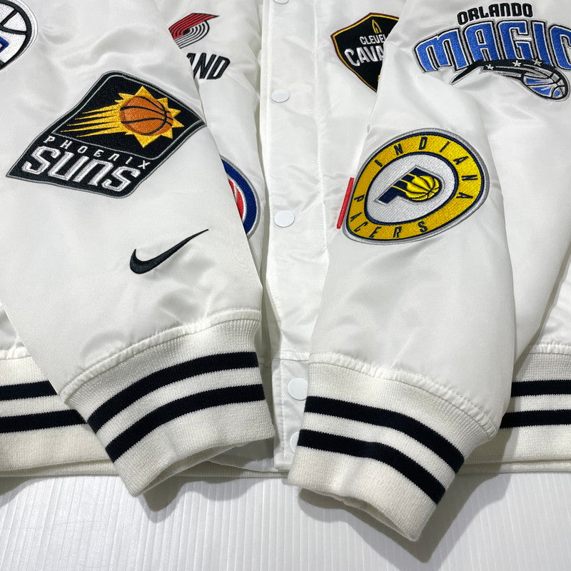 【中古品】【メンズ】 SUPREME シュプリーム× NIKE ナイキ × NBA TEAMS NBAチーム 別注コラボ 18SS WARM-UP JACKET ウォームアップ ジャケット アウター 149-260801-yo-11-tei サイズ：M カラー：ホワイト 万代Net店