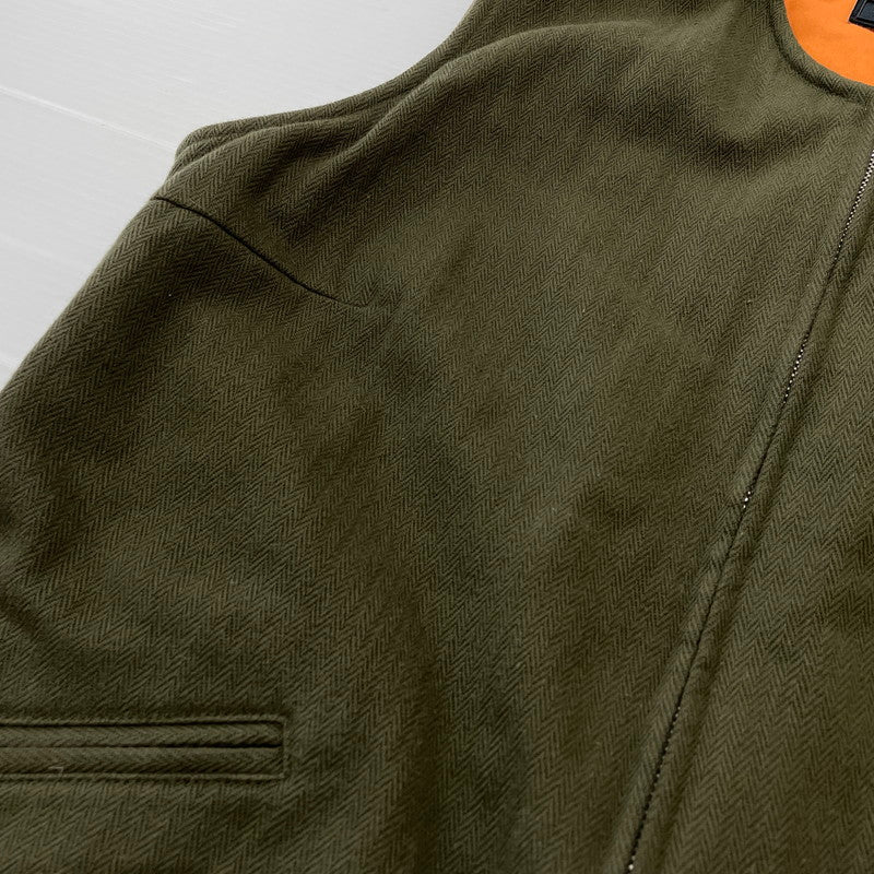 【中古品】【メンズ】 HERMES エルメス HERRINGBONE ZIP VEST ヘリンボーン ジップ ベスト トップス 141-260804-sa-01-tei サイズ：M カラー：カーキ 万代Net店