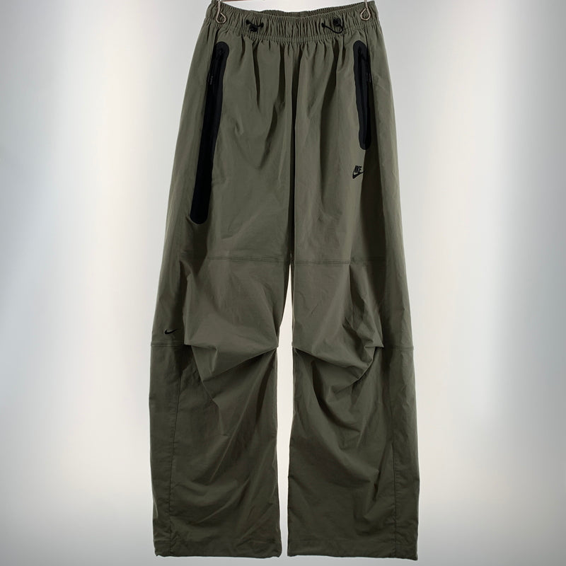 【中古品】【メンズ】 NIKE ナイキ TECH WOVEN OPEN HEM PANT-LIGHT ARMY HM7159-320 テック ウーブン オープンヘム パンツ ライトアーミー ボトムス 159-260802-ko-11-tei サイズ：S カラー：カーキ 万代Net店