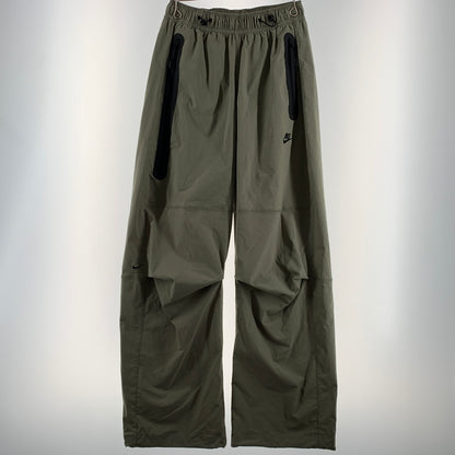 【中古品】【メンズ】 NIKE ナイキ TECH WOVEN OPEN HEM PANT-LIGHT ARMY HM7159-320 テック ウーブン オープンヘム パンツ ライトアーミー ボトムス 159-260802-ko-11-tei サイズ：S カラー：カーキ 万代Net店