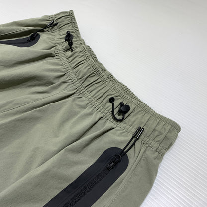 【中古品】【メンズ】 NIKE ナイキ TECH WOVEN OPEN HEM PANT-LIGHT ARMY HM7159-320 テック ウーブン オープンヘム パンツ ライトアーミー ボトムス 159-260802-ko-11-tei サイズ：S カラー：カーキ 万代Net店