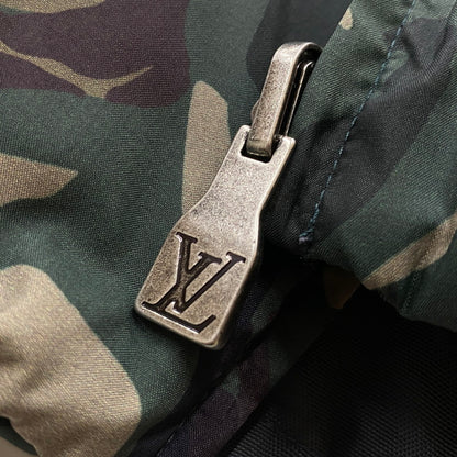 【中古品】【メンズ】 LOUIS VUITTON ルイ ビトン × NIGO REVERSIBLE ニゴー 別注コラボ リバーシブル PUFFER JACKET パファー ジャケット アウター 179-260803-sa-10-tei サイズ：46 カラー：グレー×カモ 万代Net店