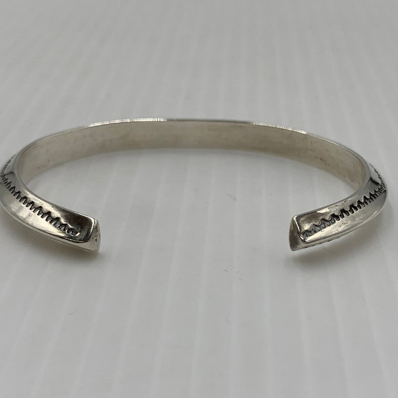 【中古品】【メンズ】 Navajo ナバホ ELAIN TAHE STERLING エレイン タヘ スターリング バングル アクセサリー ブレスレット 191-260812-ko-13-tei カラー：シルバーカラー 万代Net店