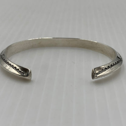 【中古品】【メンズ】 Navajo ナバホ ELAIN TAHE STERLING エレイン タヘ スターリング バングル アクセサリー ブレスレット 191-260812-ko-13-tei カラー：シルバーカラー 万代Net店