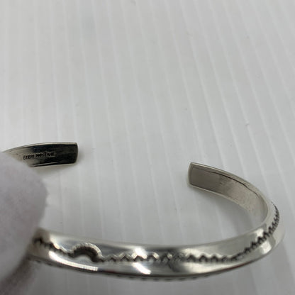 【中古品】【メンズ】 Navajo ナバホ ELAIN TAHE STERLING エレイン タヘ スターリング バングル アクセサリー ブレスレット 191-260812-ko-13-tei カラー：シルバーカラー 万代Net店