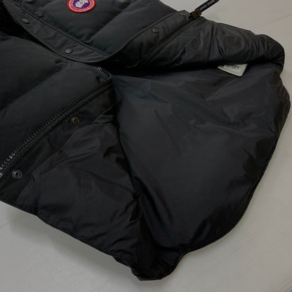 【中古品】【メンズ】 CANADAGOOSE カナダグース GARSON ZIP UP DOWN VEST 4151M ギャルソン ジップアップ ダウン ベスト アウター 141-260810-ss-01-tei サイズ：M カラー：ブラック 万代Net店