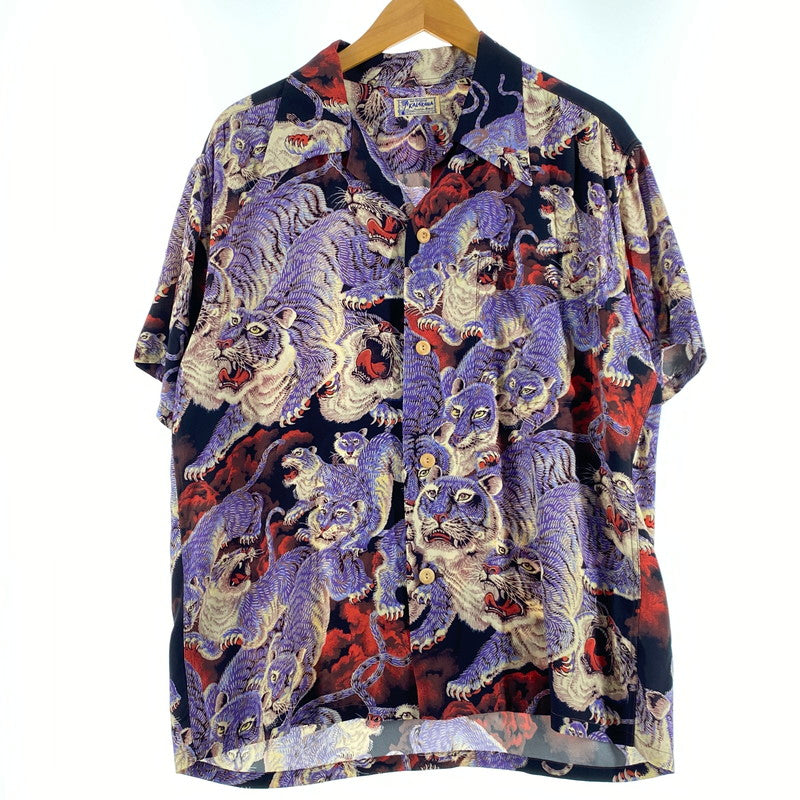 【中古品】【メンズ】 SUN SURF サンサーフ KALAKAUA ONE HUNDRED TIGERS S/S RAYON SHIRT SS38201 カラカウア ワン ハンドレット タイガー ショートスリーブ レーヨン シャツ 半袖 トップス 145-260809-sa-11-tei サイズ：M カラー：ブラック 万代Net店