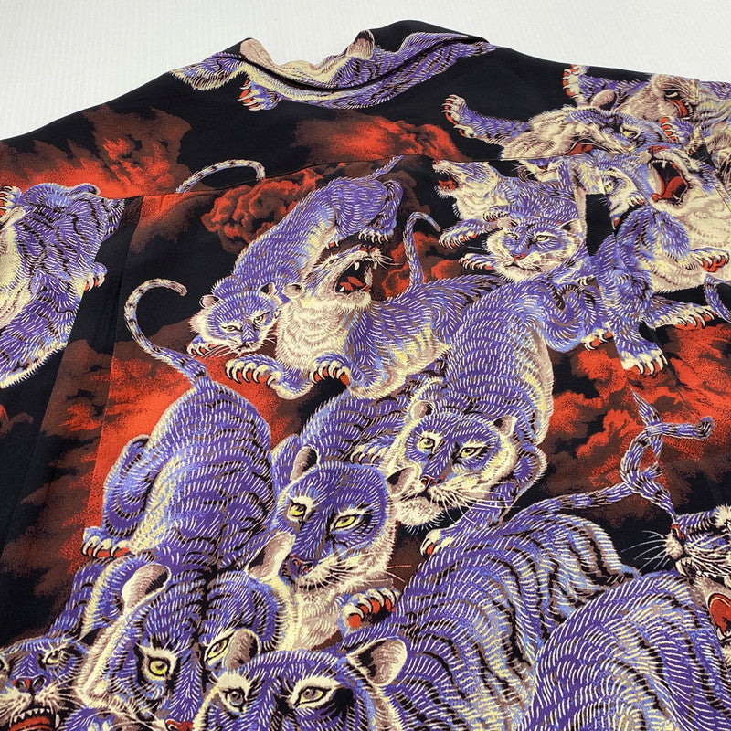 【中古品】【メンズ】 SUN SURF サンサーフ KALAKAUA ONE HUNDRED TIGERS S/S RAYON SHIRT SS38201 カラカウア ワン ハンドレット タイガー ショートスリーブ レーヨン シャツ 半袖 トップス 145-260809-sa-11-tei サイズ：M カラー：ブラック 万代Net店