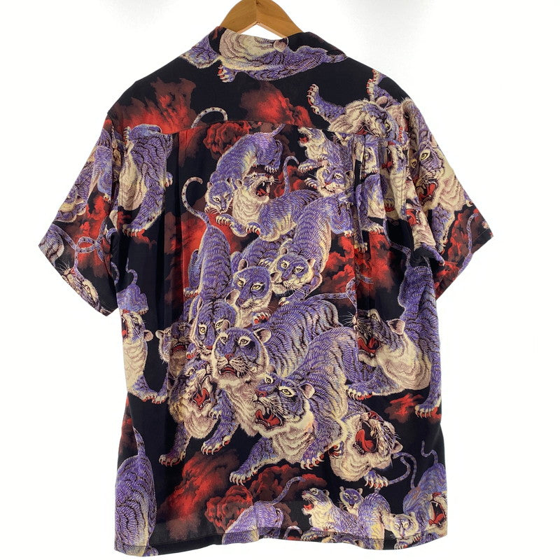 【中古品】【メンズ】 SUN SURF サンサーフ KALAKAUA ONE HUNDRED TIGERS S/S RAYON SHIRT SS38201 カラカウア ワン ハンドレット タイガー ショートスリーブ レーヨン シャツ 半袖 トップス 145-260809-sa-11-tei サイズ：M カラー：ブラック 万代Net店