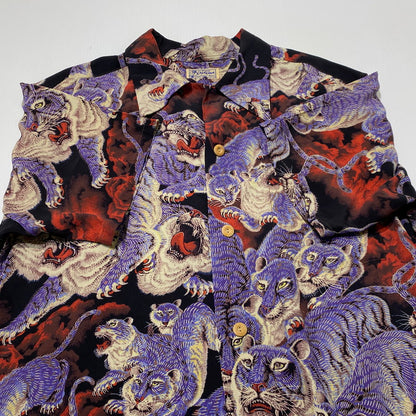 【中古品】【メンズ】 SUN SURF サンサーフ KALAKAUA ONE HUNDRED TIGERS S/S RAYON SHIRT SS38201 カラカウア ワン ハンドレット タイガー ショートスリーブ レーヨン シャツ 半袖 トップス 145-260809-sa-11-tei サイズ：M カラー：ブラック 万代Net店