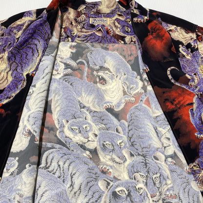 【中古品】【メンズ】 SUN SURF サンサーフ KALAKAUA ONE HUNDRED TIGERS S/S RAYON SHIRT SS38201 カラカウア ワン ハンドレット タイガー ショートスリーブ レーヨン シャツ 半袖 トップス 145-260809-sa-11-tei サイズ：M カラー：ブラック 万代Net店