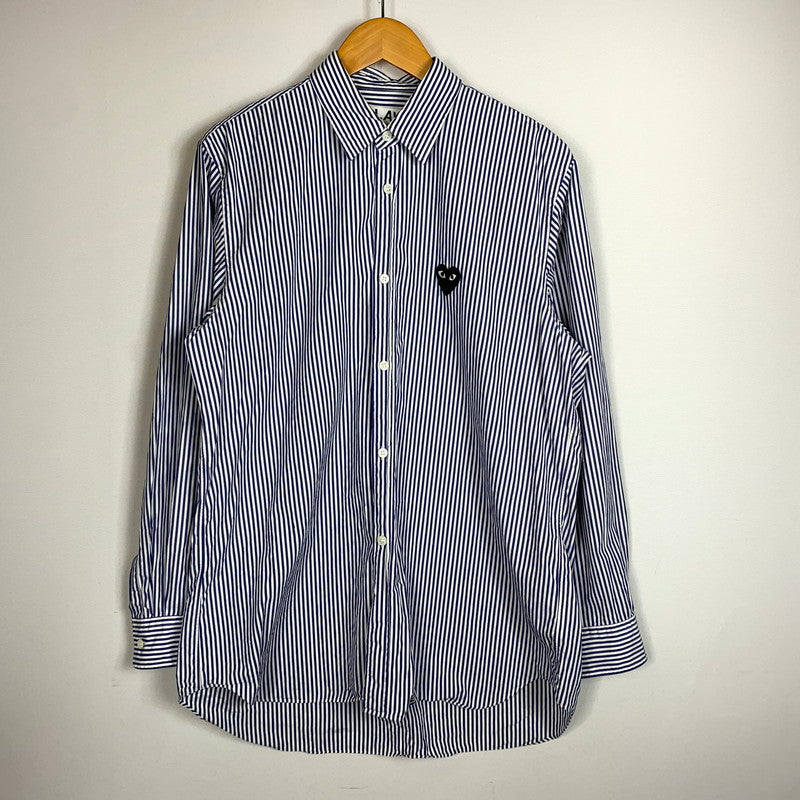 【中古品】【メンズ】 PLAY COMME DES GARCONS プレイコムデギャルソン STRIPE SHIRT WITH BLACK EMBLEM AZ-B008 ストライプシャツ ブラックエンブレム トップス 140-260810-ss-02-tei サイズ：L ※ボタン横破れ有 カラー：ストライプ 万代Net店