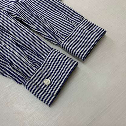 【中古品】【メンズ】 PLAY COMME DES GARCONS プレイコムデギャルソン STRIPE SHIRT WITH BLACK EMBLEM AZ-B008 ストライプシャツ ブラックエンブレム トップス 140-260810-ss-02-tei サイズ：L ※ボタン横破れ有 カラー：ストライプ 万代Net店