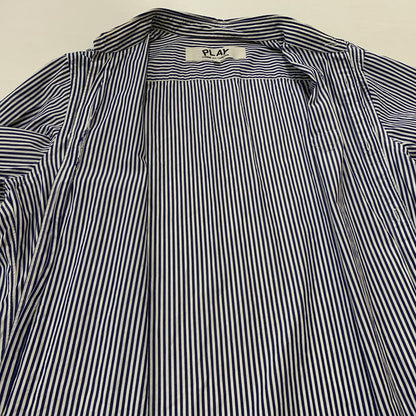 【中古品】【メンズ】 PLAY COMME DES GARCONS プレイコムデギャルソン STRIPE SHIRT WITH BLACK EMBLEM AZ-B008 ストライプシャツ ブラックエンブレム トップス 140-260810-ss-02-tei サイズ：L ※ボタン横破れ有 カラー：ストライプ 万代Net店