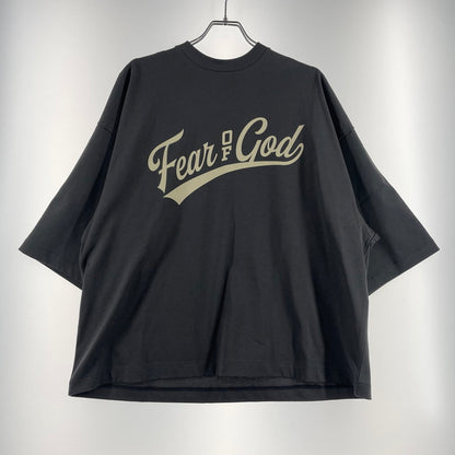 【中古品】【メンズ】 FOG ESSENTIALS エフオージーエッセンシャルズ MERCH TEE 8317-3-00043 マーチ Tシャツ 半袖 トップス 142-260806-yo-07-tei サイズ：S カラー：グレー 万代Net店