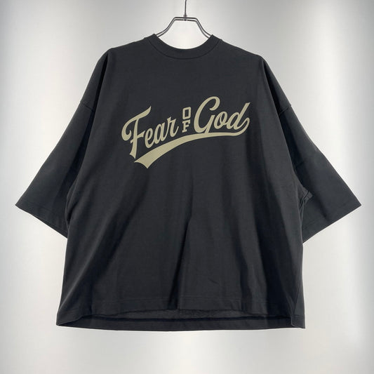 【中古品】【メンズ】 FOG ESSENTIALS エフオージーエッセンシャルズ MERCH TEE 8317-3-00043 マーチ Tシャツ 半袖 トップス 142-260806-yo-07-tei サイズ：S カラー：グレー 万代Net店