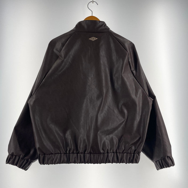 【中古品】【メンズ】 UMBRO アンブロ × FREAKS'STORE フリークスストア 別注コラボ FAKE LEATHER JACKET 1059394400021 フェイクレザー ジャケット ライトアウター 147-260806-yo-11-tei サイズ：L カラー：ブラウン 万代Net店