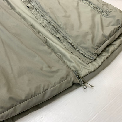 【現状渡し品】【メンズ】 ECWCS エクワックス GEN3 LEVEL7 JACKET 8415-01-538-6289 ジェン3 レベル7 ジャケット アウター ミリタリー 145-260808-ko-05-tei サイズ：MR カラー：グレージュ系 万代Net店