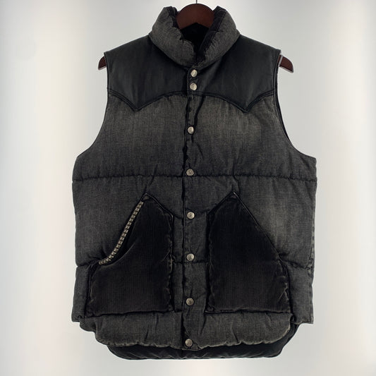 【中古品】【メンズ】 HYSTERIC GLAMOUR ヒステリックグラマー × ROCKY MOUNTAIN ロッキーマウンテン 別注 コラボ STUDS DENIM DOWN VEST 0263AV01 スタッズ デニムダウンベスト ライトアウター 140-260809-ko-16-tei サイズ：M カラー：グレー 万代Net店