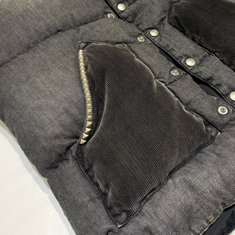 【中古品】【メンズ】 HYSTERIC GLAMOUR ヒステリックグラマー × ROCKY MOUNTAIN ロッキーマウンテン 別注 コラボ STUDS DENIM DOWN VEST 0263AV01 スタッズ デニムダウンベスト ライトアウター 140-260809-ko-16-tei サイズ：M カラー：グレー 万代Net店