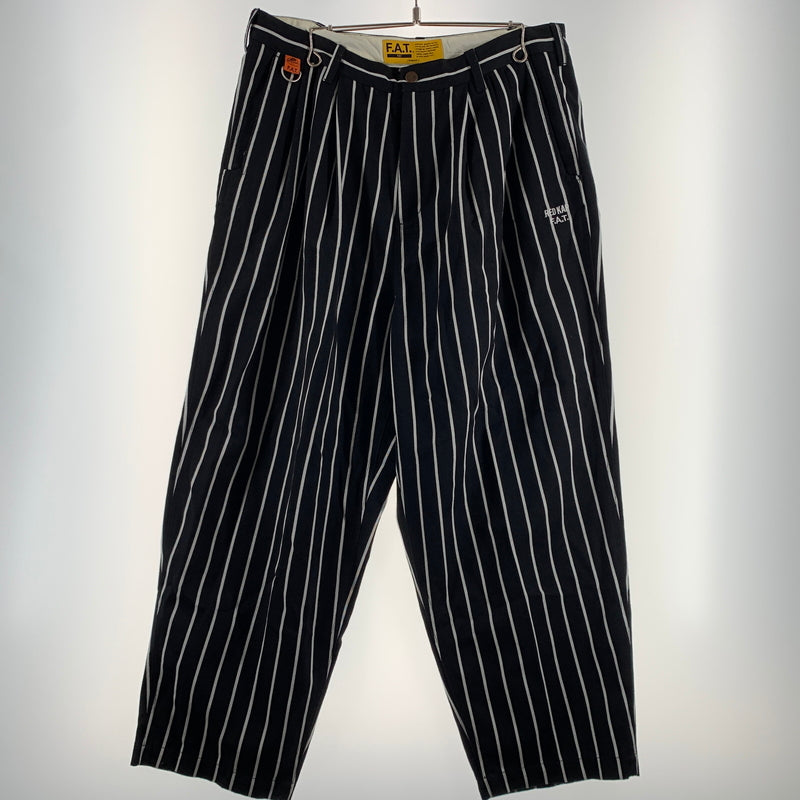 【中古品】【メンズ】 F.A.T. エフエーティー × RED CAP レッドキャップ 別注 コラボ 3TUCK WIDE PANT F32510-PN22-AB 3タック ワイドパンツ ボトムス チノパン 153-260809-ko-32-tei サイズ：FAT カラー：ストライプ 万代Net店